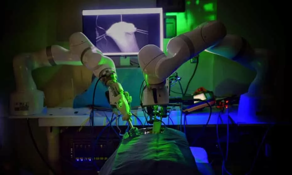 robot successfully performs keyhole surgery on pigs robot successfully performs keyhole surgery on pigs
