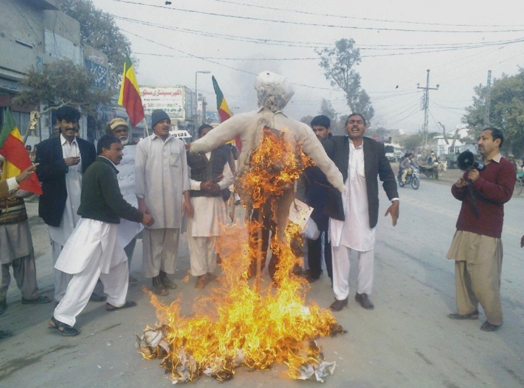 protesters set on fire an effigy of jamiat e ulema islam head fazlur rehman dubbing him the main culprit