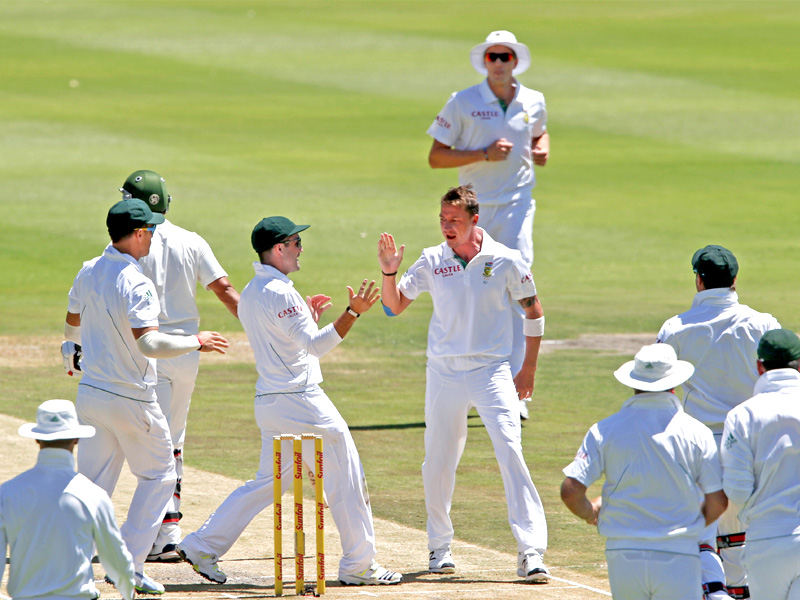 dale steyn pakistan s main destroyer celebrates with his teammates after dismissing nasir jamshed during the second day of the first test match in johannesburg photo reuters