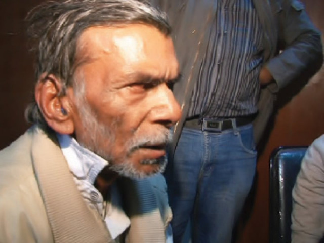 a video grab of shahid who took advantage of women by offering them taweez in return for sexual favours in surjani town photo zahid raza express a video grab of shahid who took advantage of women by offering them taweez in return for sexual favours in surjani town photo zahid raza express
