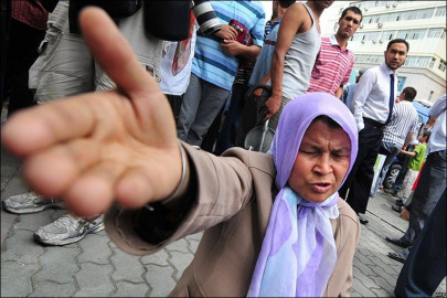 hrw condemns malaysia for deporting uighurs