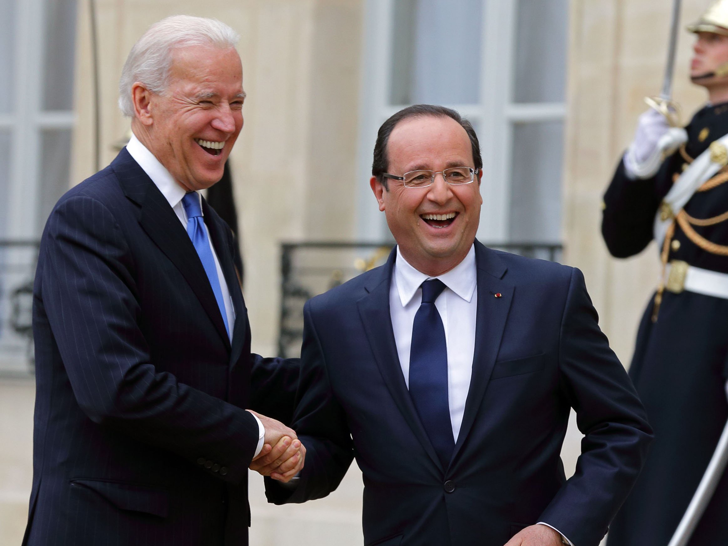 france 039 s president francois hollande r shakes hands with us vice president joe biden after a working lunch and joint news conference at the elysee palace in paris february 4 2013 photo reuters