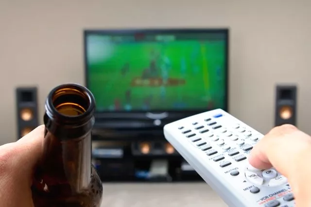 men in the top quarter of tv watchers those who watched for 20 hours or more had a 44 per cent lower sperm count than those who watched least men in the top quarter of tv watchers those who watched for 20 hours or more had a 44 per cent lower sperm count than those who watched least