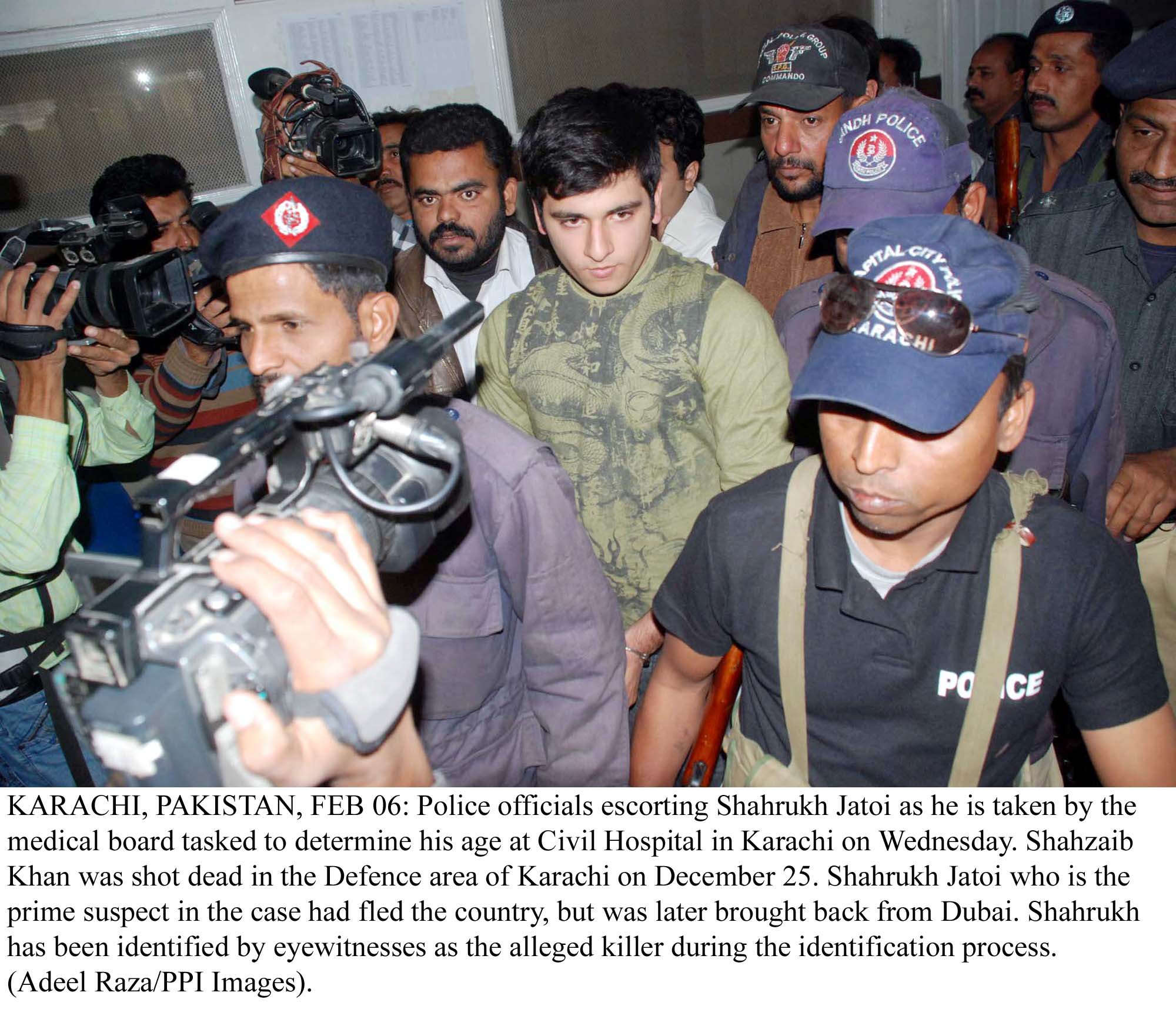 police officials escorting shahrukh jatoi photo ppi