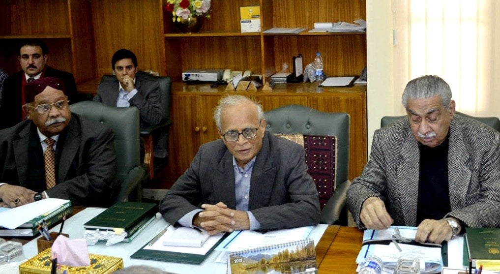 cec chairing a meeting of the commission photo inp