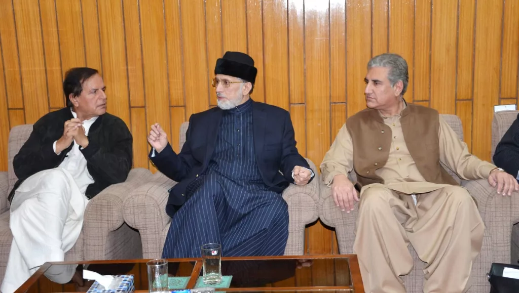 pti leaders javed hashmi and shah mehmood qureshi met tahirul qadri in lahore on wednesday photo nni pti leaders javed hashmi and shah mehmood qureshi met tahirul qadri in lahore on wednesday photo nni