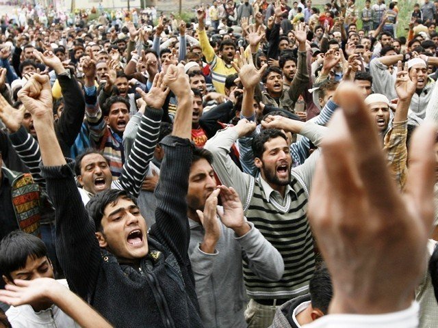 hundreds of kashmiris staged an emotional demonstration asking india pakistan to withdraw troops photo agencies file