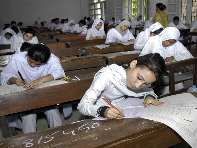سندھ بھر میں میٹرک کے امتحانات میں شرکت کے لیے 0.7 ملین سے زیادہ |  ایکسپریس ٹریبیون
