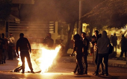 egyptian protesters clash with police after days of calm