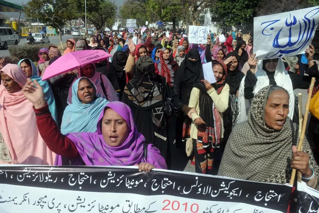 teaching and non teaching staff of model and federal government colleges protesting for regularisation photo express zafar aslam teaching and non teaching staff of model and federal government colleges protesting for regularisation photo express zafar aslam