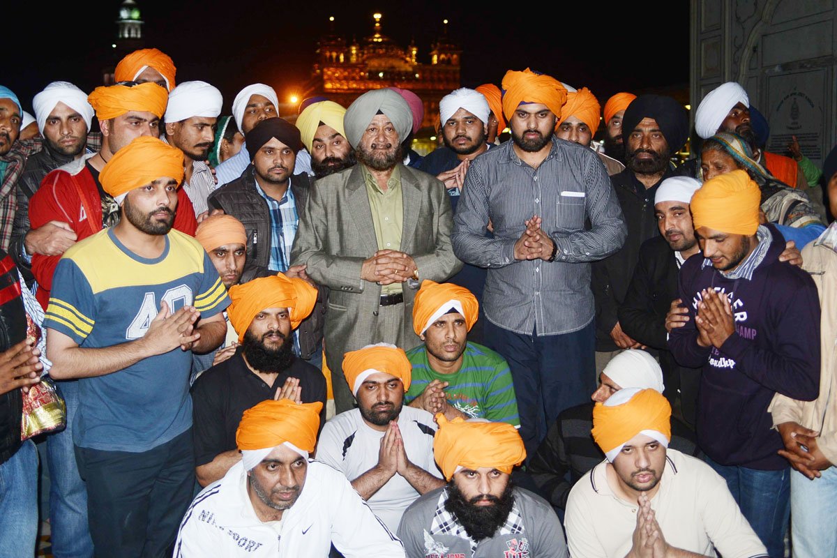 released indian prisoners pose with dubai based hotelier sp singh oberoi c who helped secure their release pose for a photo at the sikh shrine golden temple in amritsar photo afp