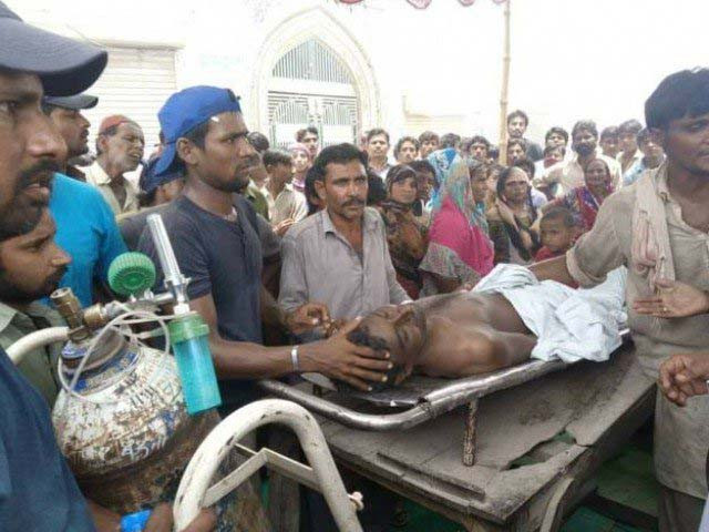 ifran masih 039 s family and community members staged a sit along with his body on the inter district road connecting umerkot photo twitter ifran masih 039 s family and community members staged a sit along with his body on the inter district road connecting umerkot photo twitter