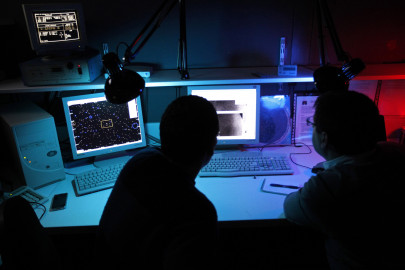 asteroid whizzes safely past earth