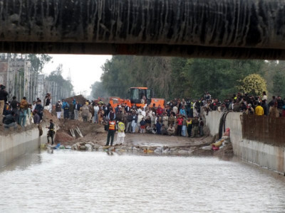 five buried alive at underpass project site