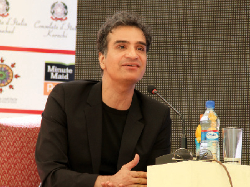 nadeem aslam shares with kamila shamsie snippets of the creative process when he wrote the novel a blind man s garden