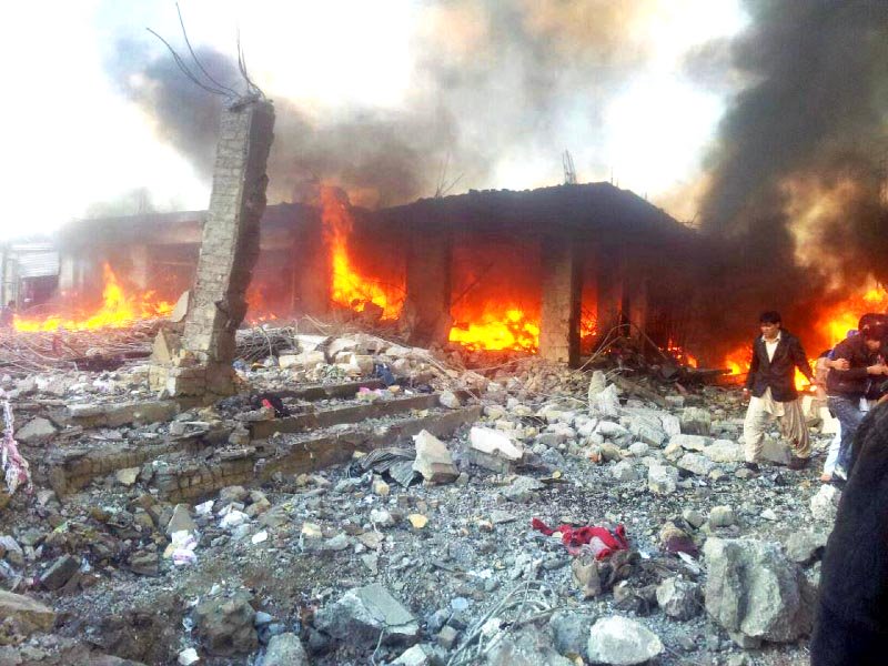 a market engulfed in flames l set off by the massive bomb attack in quetta photo mohammad zafar