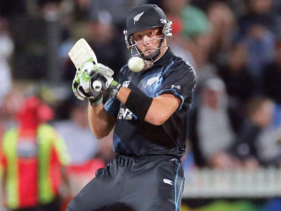 1st odi mccullum injured guptill steer new zealand to win