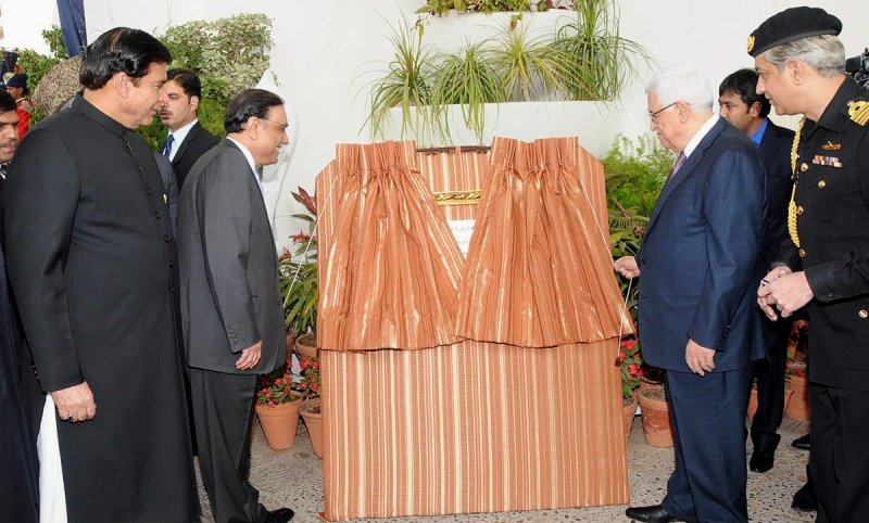 palestinian president mahmoud abbas unveiling the plaque of the foundation of the embassy of the state of palestine in islamabad photo online