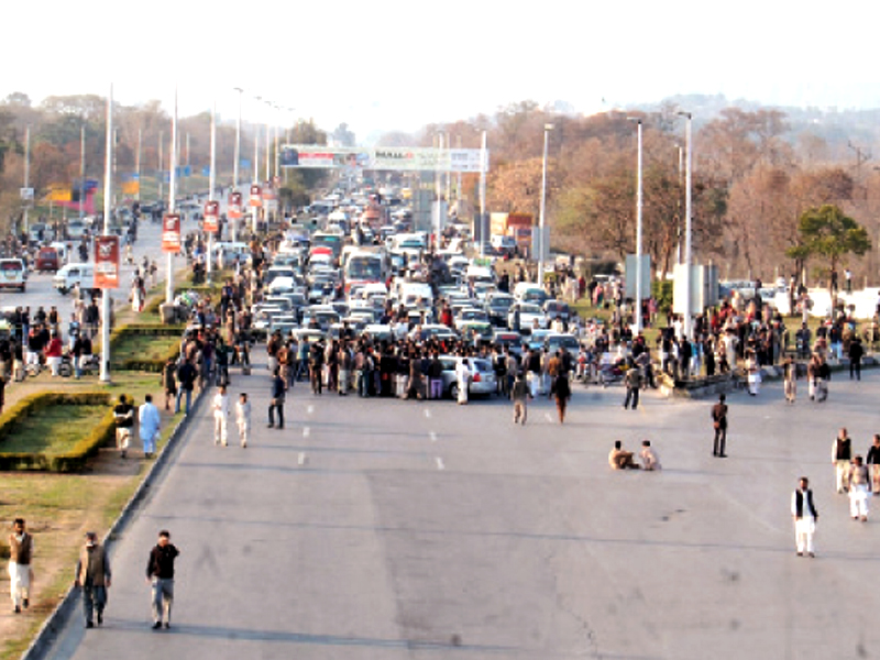 thousands of vehicles remained stuck on benazir bhutto road formerly known as murree road and islamabad highway