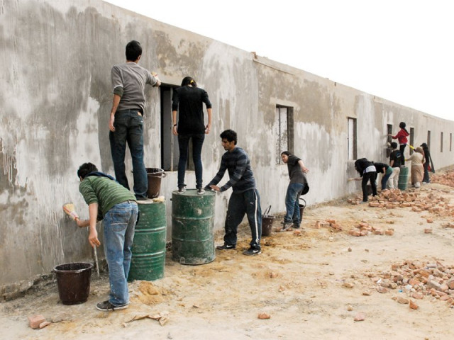 the students of bay view high school paint the walls of an educational institution in aliabad the school s community service club everlasting spirits had raised funds for the construction of the school photo courtesy bay view high school the students of bay view high school paint the walls of an educational institution in aliabad the school s community service club everlasting spirits had raised funds for the construction of the school photo courtesy bay view high school