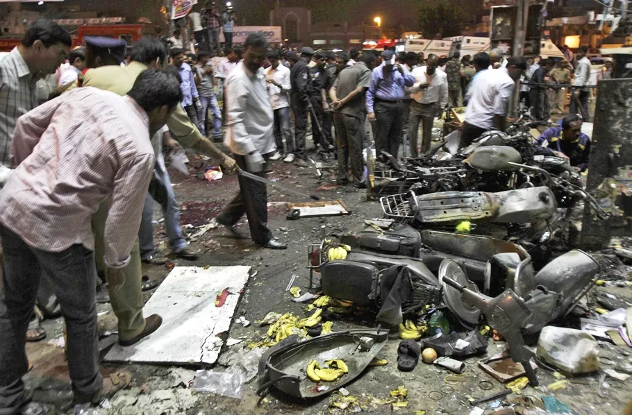 police examine the site of an explosion at dilsukh nagar in the southern indian city of hyderabad february 21 2013 photo reuters police examine the site of an explosion at dilsukh nagar in the southern indian city of hyderabad february 21 2013 photo reuters