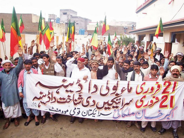 the rally was held in front of town hall in which saraiki speakers including children participated photo online the rally was held in front of town hall in which saraiki speakers including children participated photo online