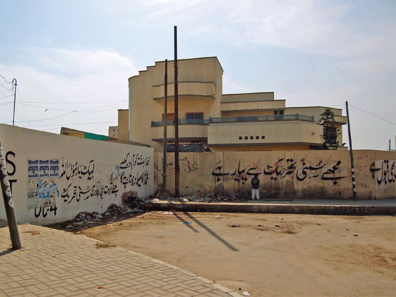 the barricade separates defence from mehmoodabad the third north street barricade facing mehmoodabad road left is a stark contrast to the side that faces the rest of dha phase i right photo express