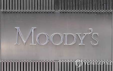 moody s gives apple top aaa credit rating on growth promise