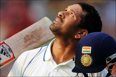 1st test tendulkar heroics keep india in contention