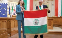 italy cheers kate on first visit since cancer diagnosis