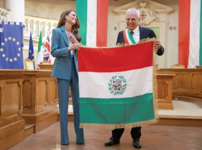 italy cheers kate on first visit since cancer diagnosis
