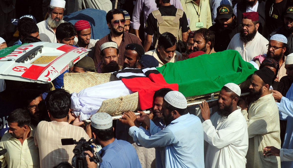 supporters of islamic party ahl i sunnat wal jamaat carry the coffin of an activist who was killed in a targeted killing in karachi on november 13 2012 photo afp