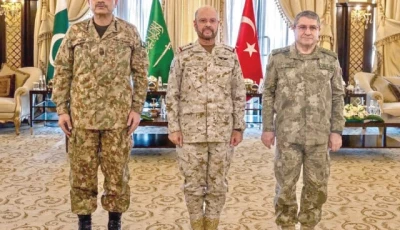 cdd field marshal syed asim munir turkish chief of general staff gen selcuk bayraktaroglu and saudi chief of general staff gen fayyadh bin hamed al ruwaili attend a meeting in riyadh photo ispr