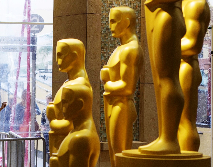 oscars statues displayed on the red carpet during preparations for the 85th academy awards in hollywood california february 23 2013 photo reuters