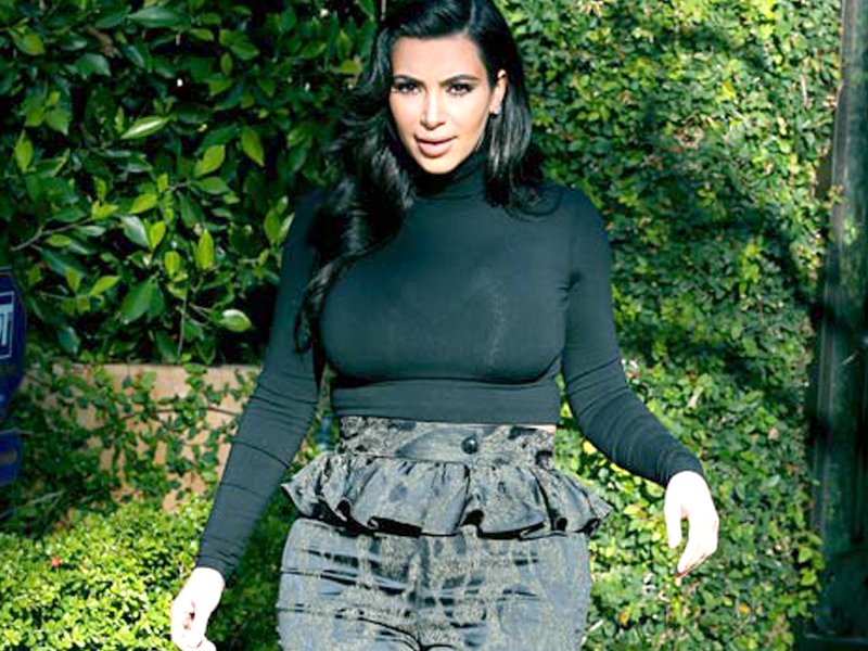 kardashian made a major fashion misstep when she stepped out of her house in a pair of unflattering snakeskin pants