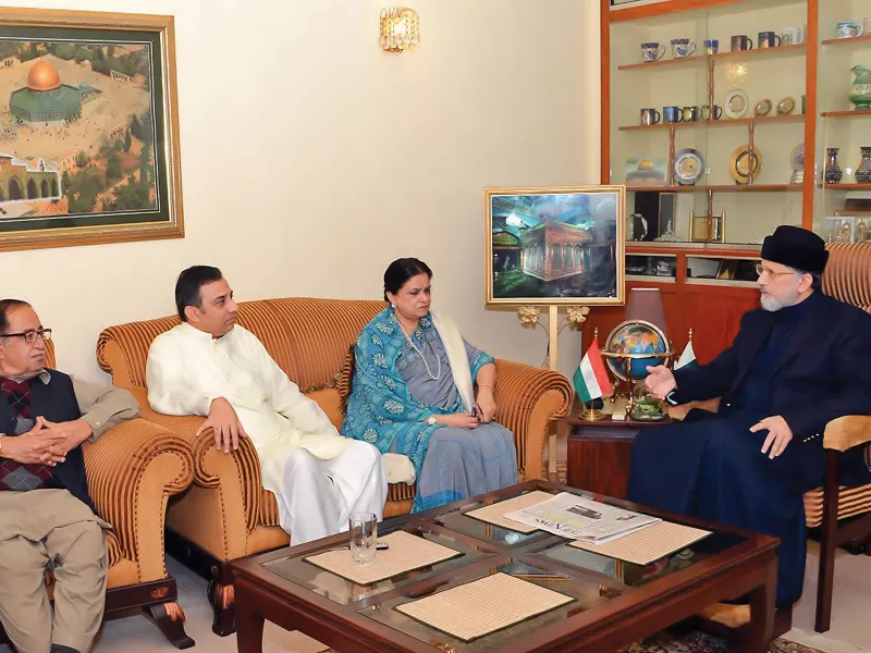 mqms senator nasreen jaleel mpa raza haroon and rabita committee member saif yar khan met minhajul quran chief tahirul qadri in lahore on sunday photo inp mqms senator nasreen jaleel mpa raza haroon and rabita committee member saif yar khan met minhajul quran chief tahirul qadri in lahore on sunday photo inp