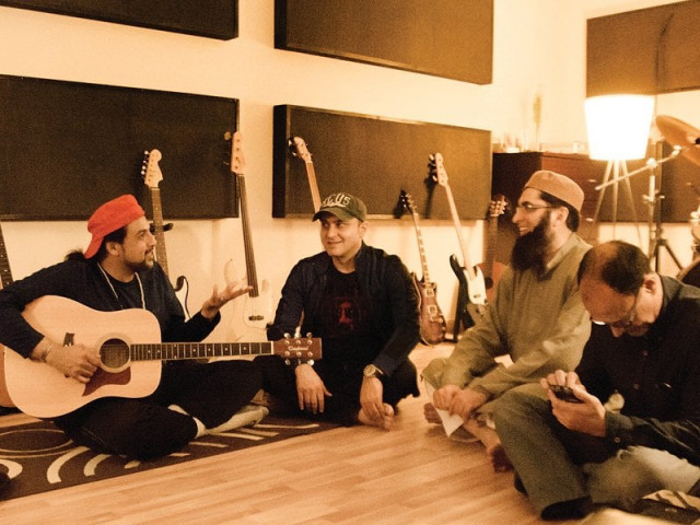 it s evident that the song has something to do with pakistan tehreek e insaf s naya pakistan movement photo aania shah it s evident that the song has something to do with pakistan tehreek e insaf s naya pakistan movement photo aania shah