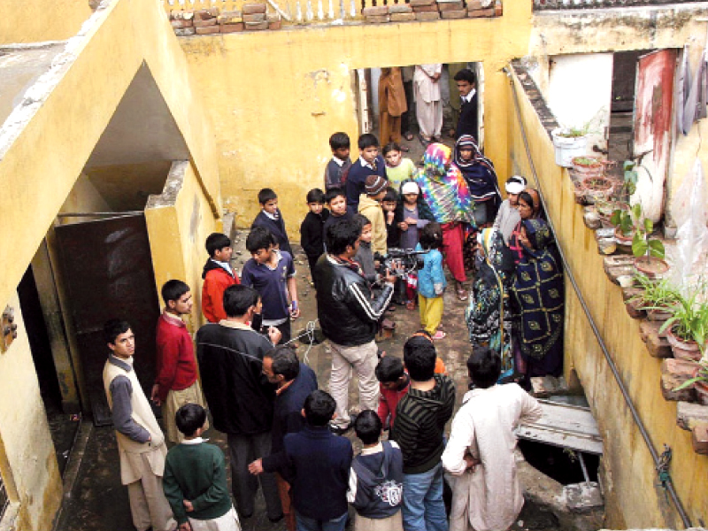 more than 300 students were present in the rented building at the time the wall collapsed photo online