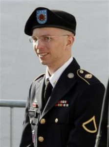 wikileaks bradley manning says he wanted public debate on war
