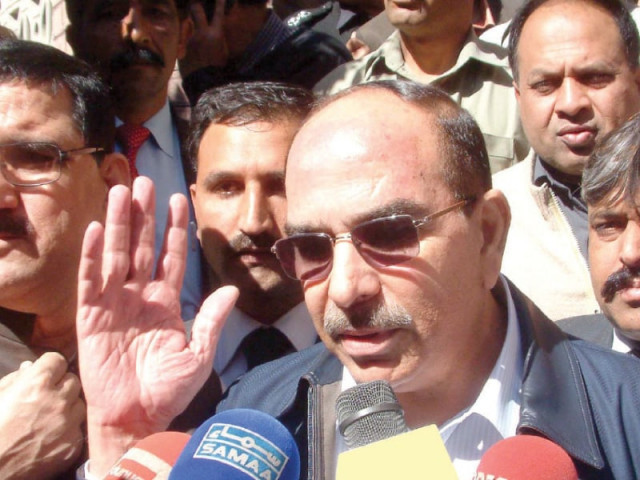 malik riaz talking to media after his acquittal photo inp