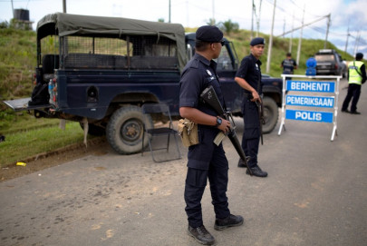 5 malaysia police killed in new borneo clash