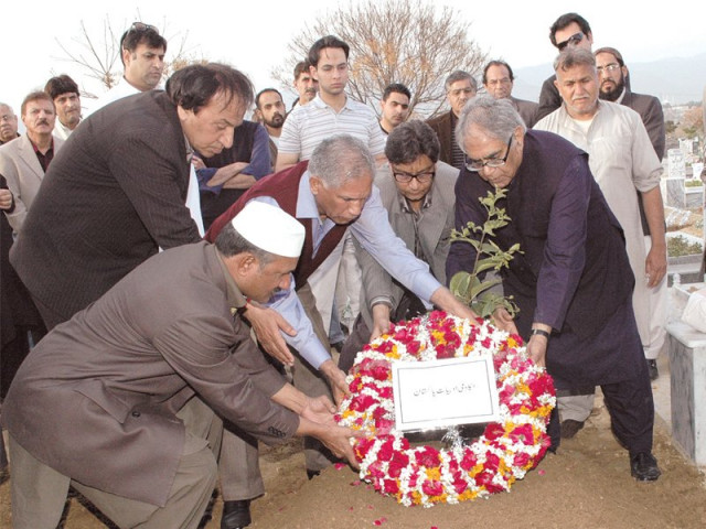 a large number of writers and intellectuals attended the funeral and laid a floral wreath at shakeel s grave on sunday photo express a large number of writers and intellectuals attended the funeral and laid a floral wreath at shakeel s grave on sunday photo express