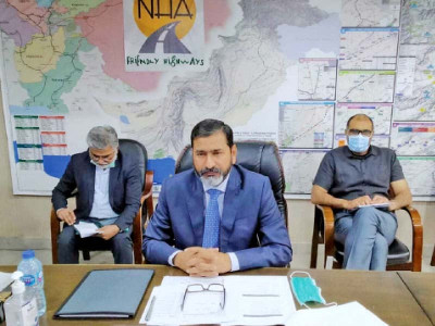 road near kohinoor mills to be repaired