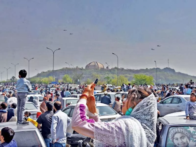 citizens gather at zero point to witness a spectacular display of aerobatics by the pakistan air force during a military parade held to commemorate pakistan day photo online citizens gather at zero point to witness a spectacular display of aerobatics by the pakistan air force during a military parade held to commemorate pakistan day photo online