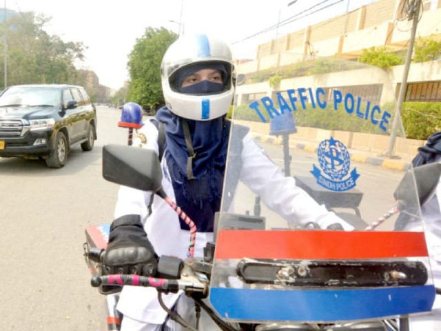 a traffic policewoman patrols a street in karachi photo jalal qureshi express a traffic policewoman patrols a street in karachi photo jalal qureshi express