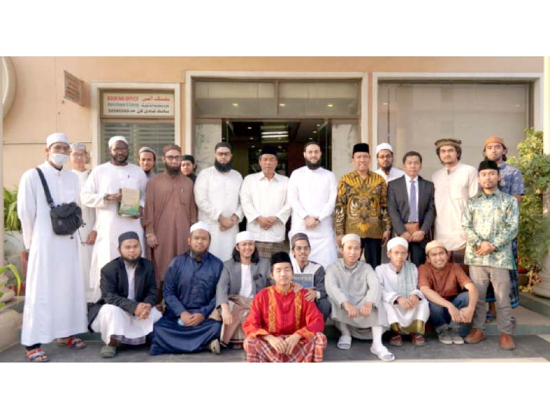 visiting indonesian delegation in a meeting with muftis of jamia binoria al aalmia and jamia dar ul uloom in karachi photo nni