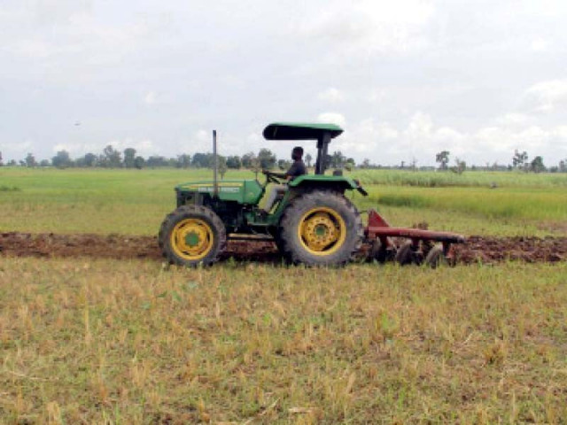 an expert said that one of the reasons pushing pakistan from surplus to scarcity was the ill planned and ill designed agricul tural transformation plan photo file an expert said that one of the reasons pushing pakistan from surplus to scarcity was the ill planned and ill designed agricul tural transformation plan photo file