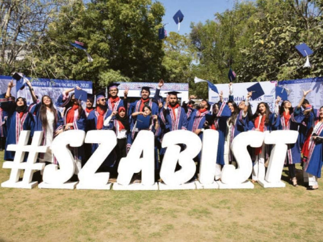 students celebrate their graduation at szabist photo express students celebrate their graduation at szabist photo express