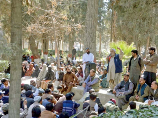 employees of metropolitan corporation tanzeemi ittehad stage a protest over the non payment of salaries for the past two months photo ppi
