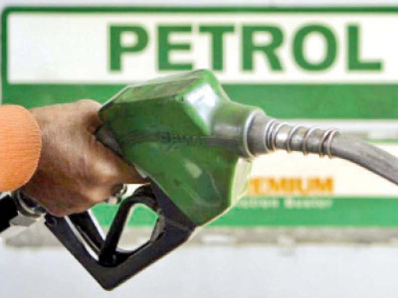 پیٹرول کی قیمت میں 16 روپے فی لیٹر اضافے کا امکان  ایکسپریس ٹریبیون